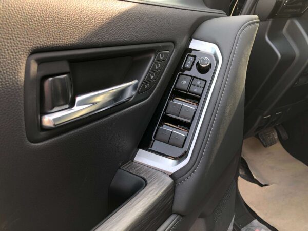 Toyota Land Cruiser GR 2022 3.3D Black Side Buttons Profile