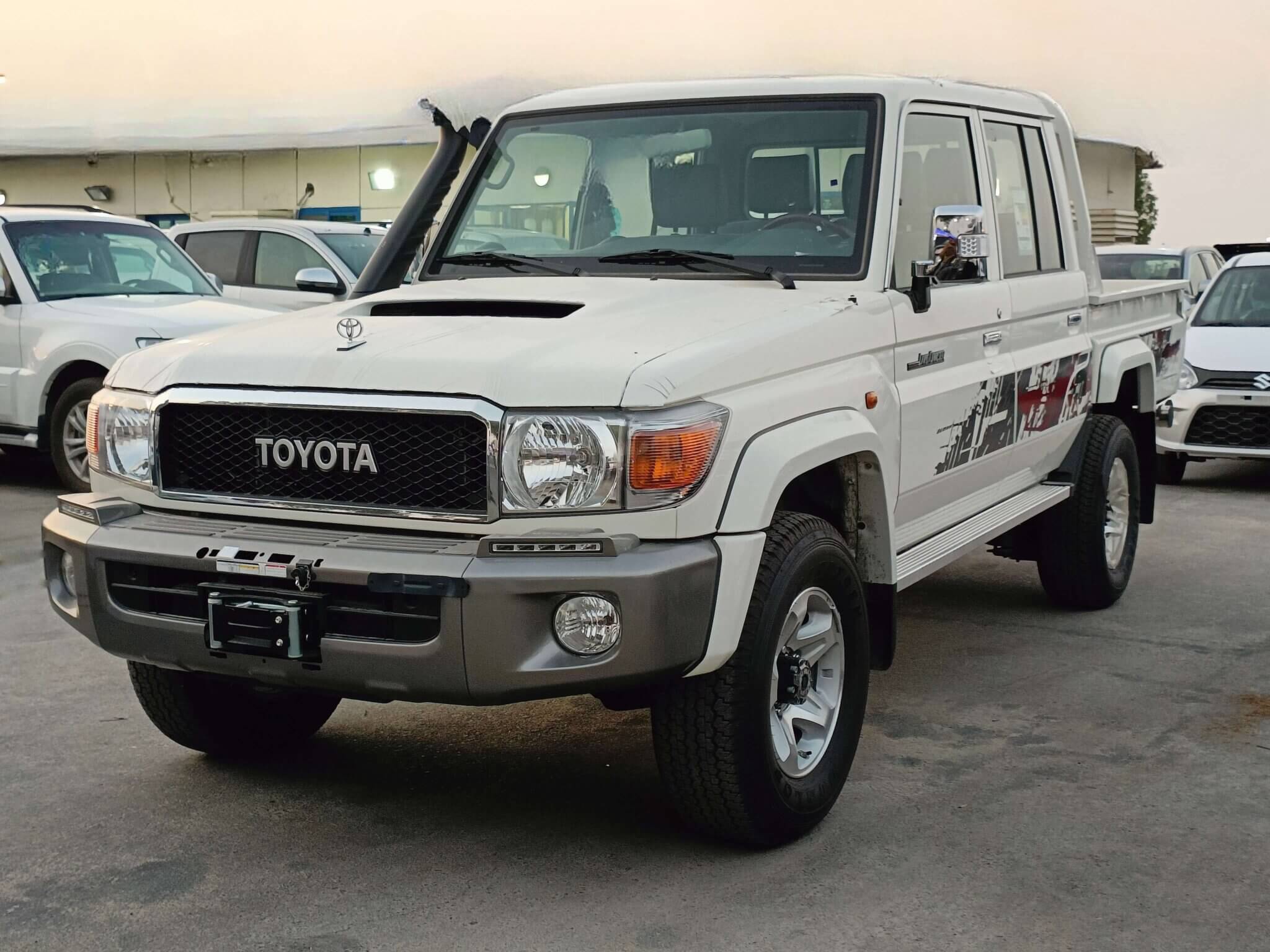 Land Cruiser Pick up — Monstro Hard Dubai