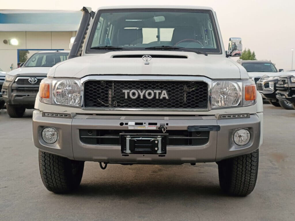 Land Cruiser Pick up — Monstro Hard Dubai
