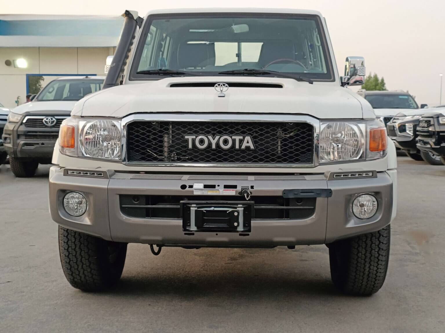 Land Cruiser Pick up — Monstro Hard Dubai