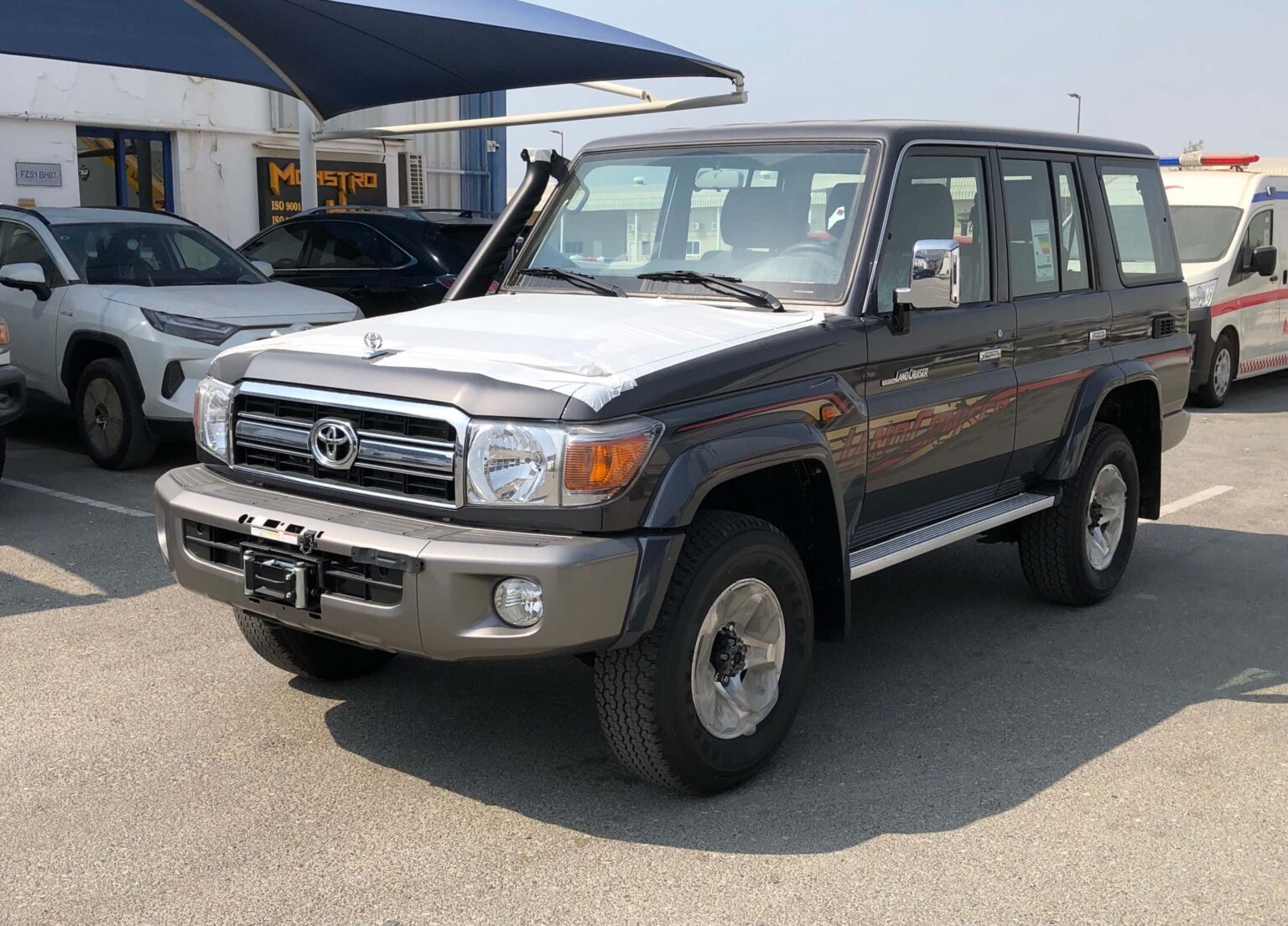 Toyota Land Cruiser LC 76 2022 4.0P Metallic Gray — Monstro Hard