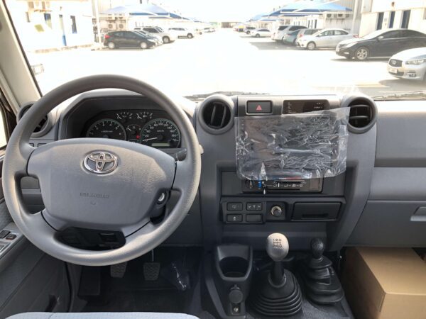 Toyota Land Cruiser LX76 2022 4.0P Gray Full Console Profile