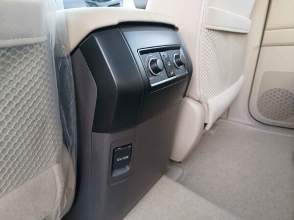 Toyota Prado TX 2022 2.7P White Rear Ac Controle Buttons Profile