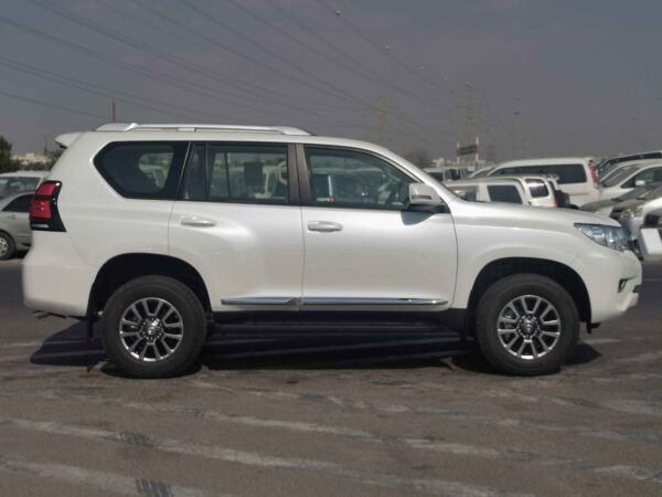 Toyota Prado TXL 2022 2.7P White Full Right Profile