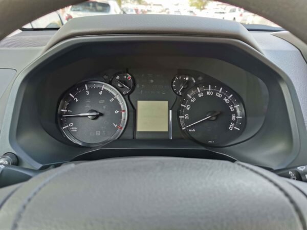 Toyota Prado TXL 2022 2.7P White Speedo meter Profile