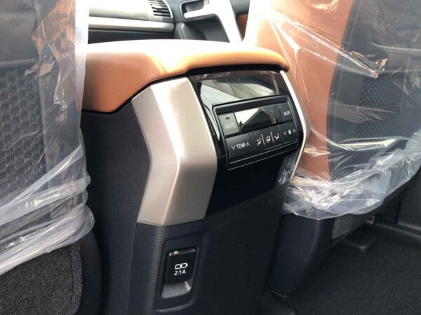 Toyota Prado TXL Full Option 2022 4.0P White Rear AC Controller Profile