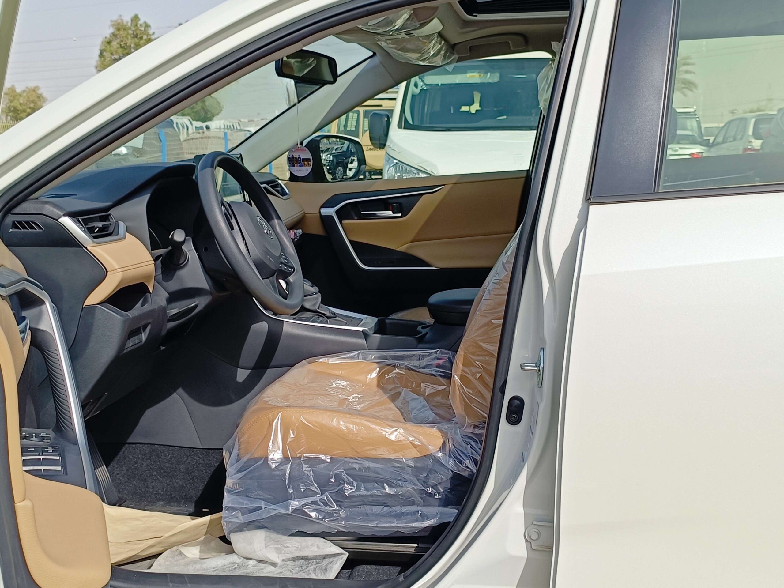 Toyota RAV-4 2022 2.0P White Driver Profile