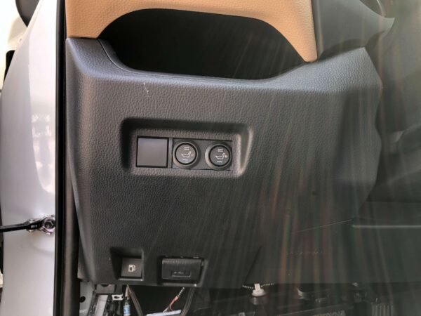 Toyota RAV-4 Hybird 2022 2.5P White Side Buttons Profile