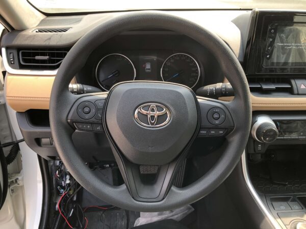 Toyota RAV-4 Hybird 2022 2.5P White Steering Wheel Profile