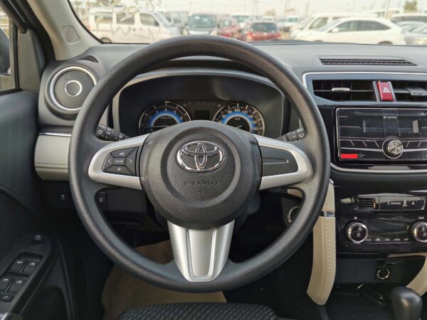 Toyota Rush G 2022 1.5P Brown Steering Wheel Profile