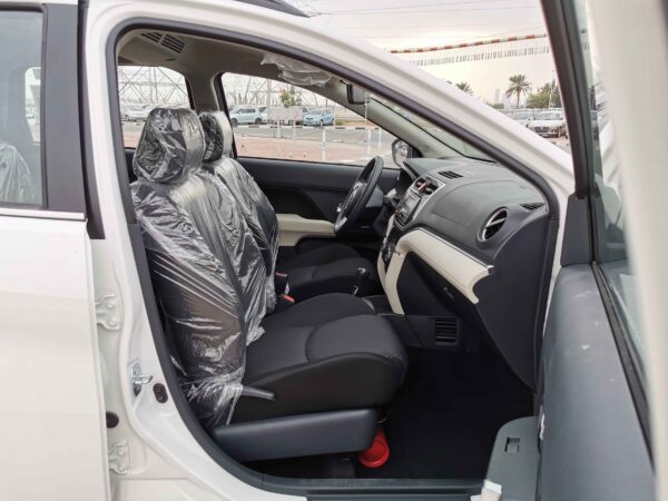 Toyota Rush G 2022 1.5P White Front Passenger Seat Profile