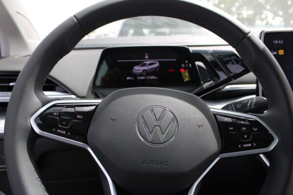 VOLKSWAGON ID 6 X PURE 2022 White Steering Wheel Profile