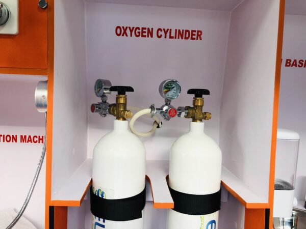 Toyota Hiace ALS ambulance - x2 oxygen cylinders