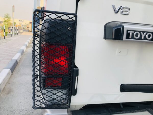 Land Cruiser Off-road ambulance - rear - light - mesh