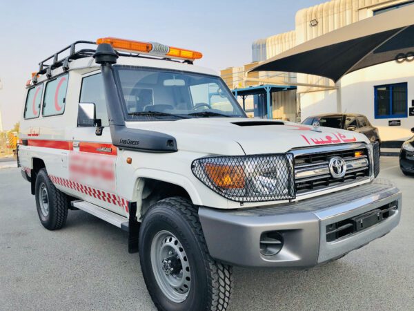 Land Cruiser Off-road ambulance - left - front