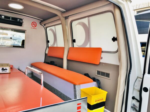 Land Cruiser Off-road ambulance - internal - rops