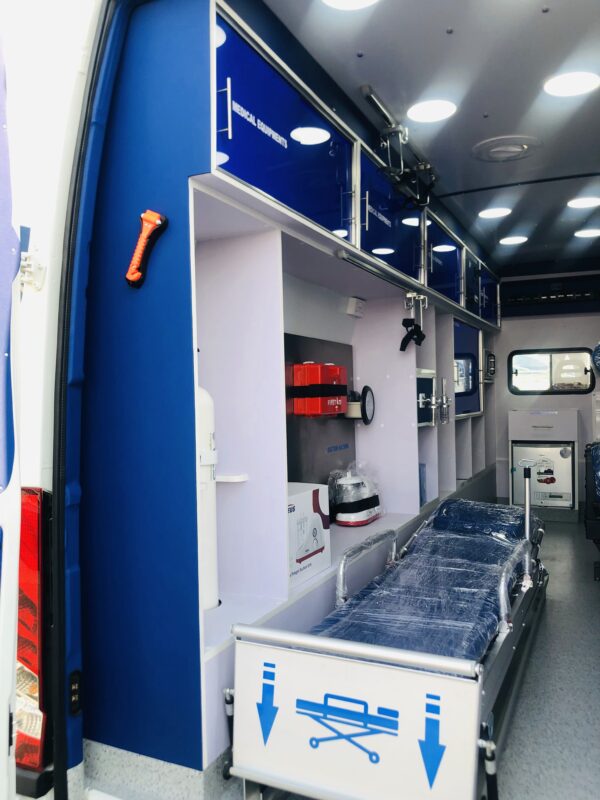 Iveco Daily 50C15VH ambualnce - cabin et view 2