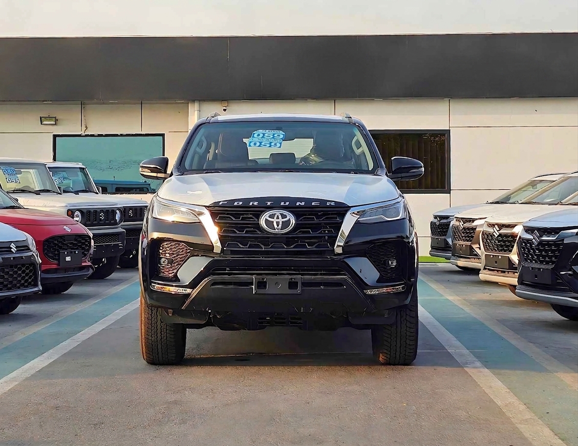 TOYOTA FORTUNER 2025 PETROL V6 4.0L A/T