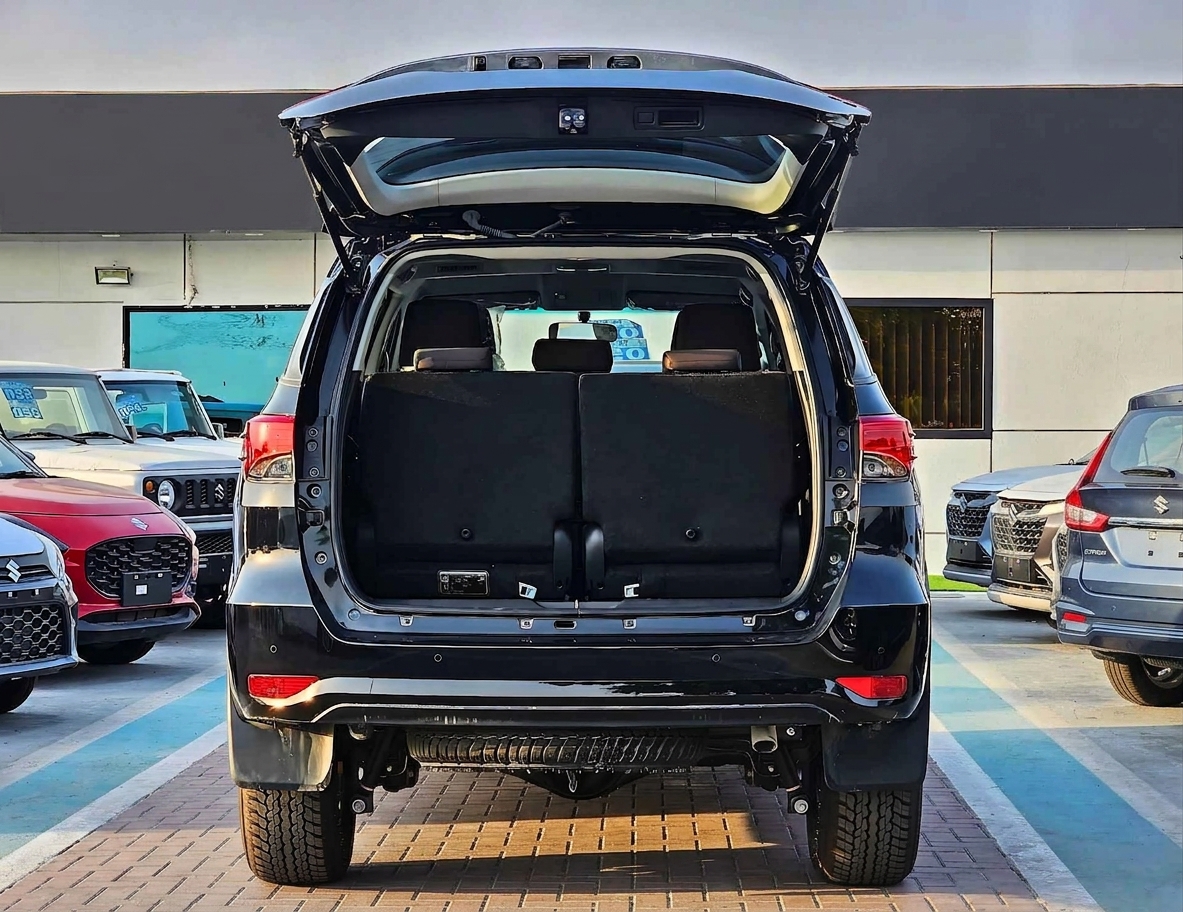 TOYOTA FORTUNER 2025 PETROL V6 4.0L A/T - Image 28