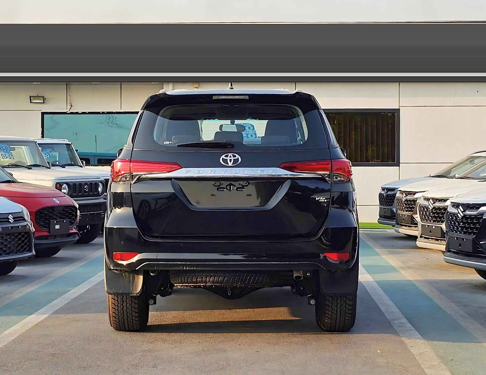 TOYOTA FORTUNER 2025 PETROL V6 4.0L A/T - Image 29