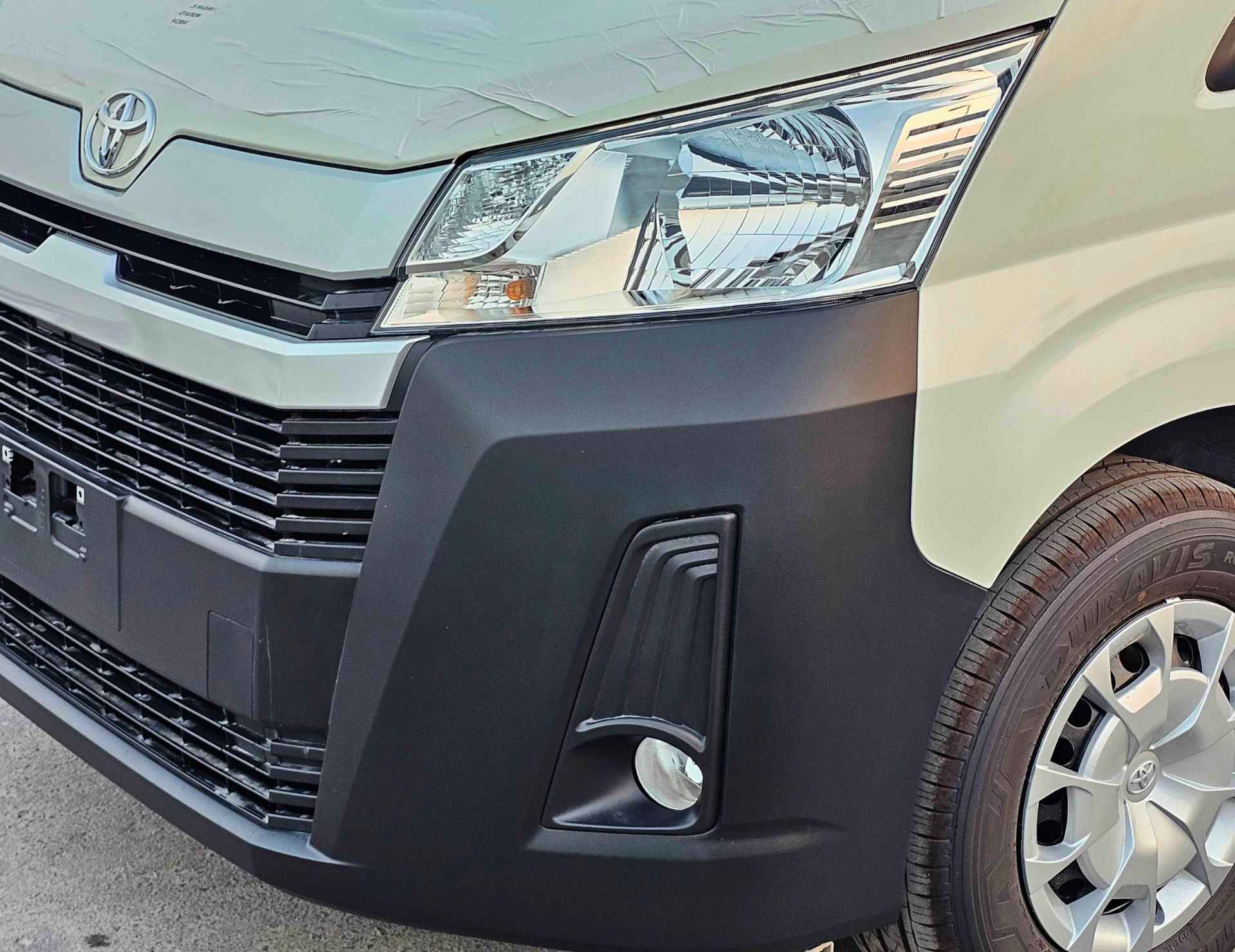 TOYOTA HIACE HIGHROOF DX PASSENGER 2026 DIESEL V4 2.8L M/T - Image 4