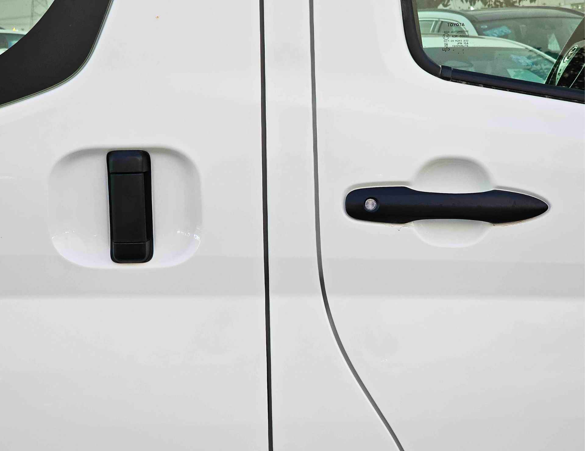 TOYOTA HIACE HIGHROOF DX PASSENGER 2026 DIESEL V4 2.8L M/T - Image 7
