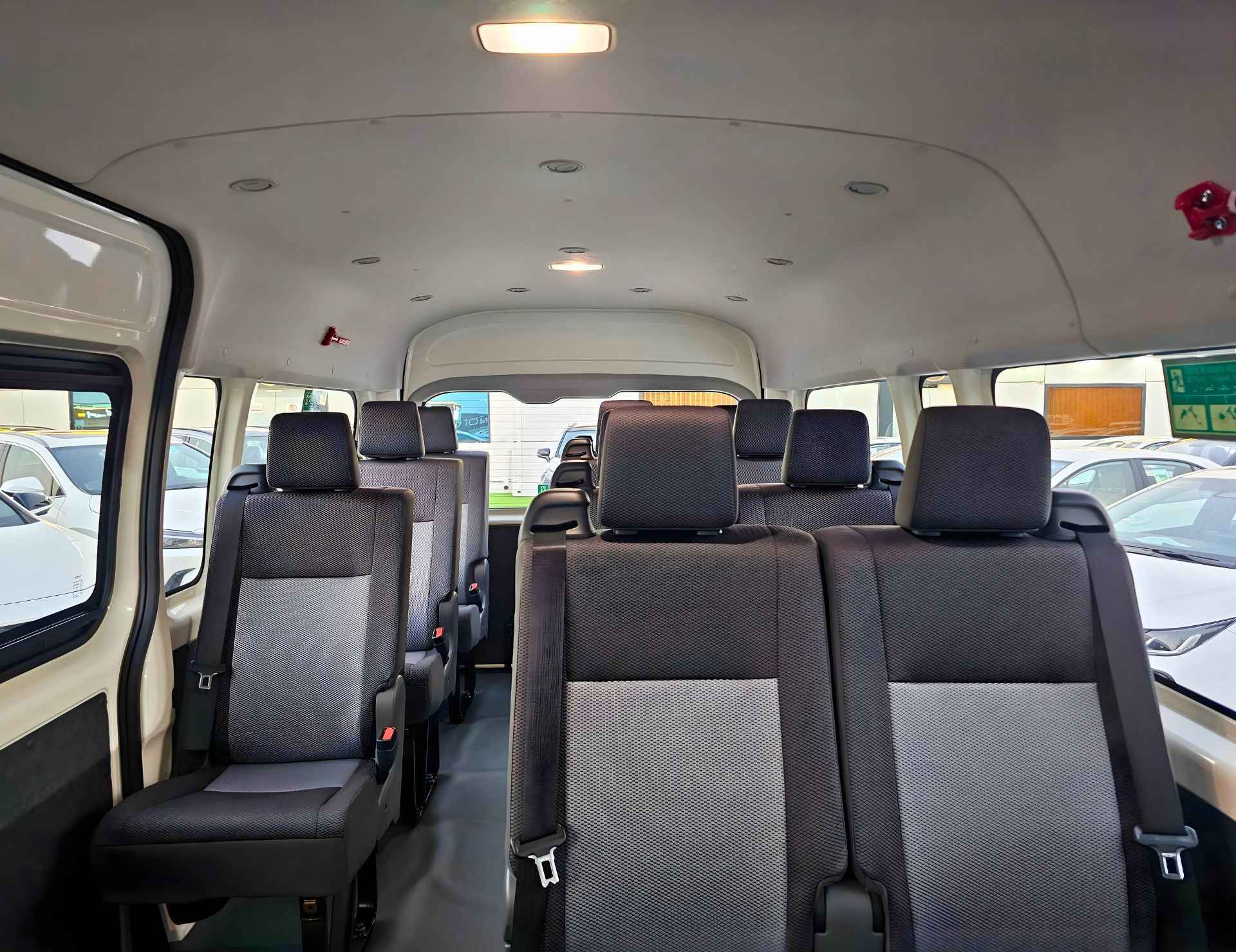 TOYOTA HIACE HIGHROOF DX PASSENGER 2026 DIESEL V4 2.8L M/T - Image 13