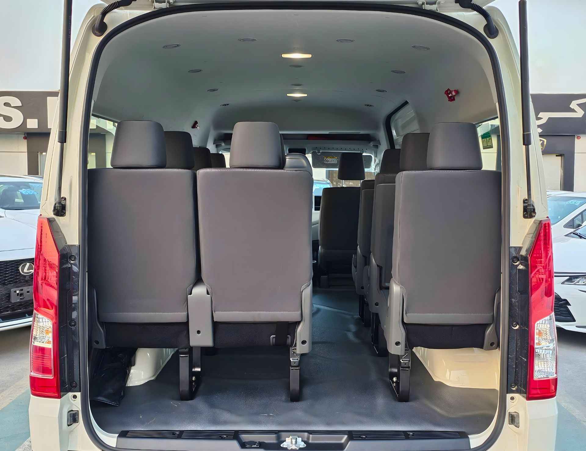 TOYOTA HIACE HIGHROOF DX PASSENGER 2026 DIESEL V4 2.8L M/T - Image 17