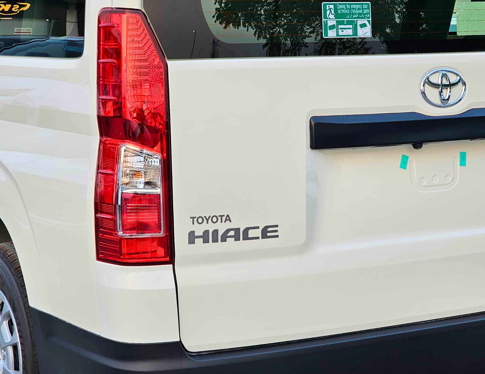 TOYOTA HIACE HIGHROOF DX PASSENGER 2026 DIESEL V4 2.8L M/T - Image 19