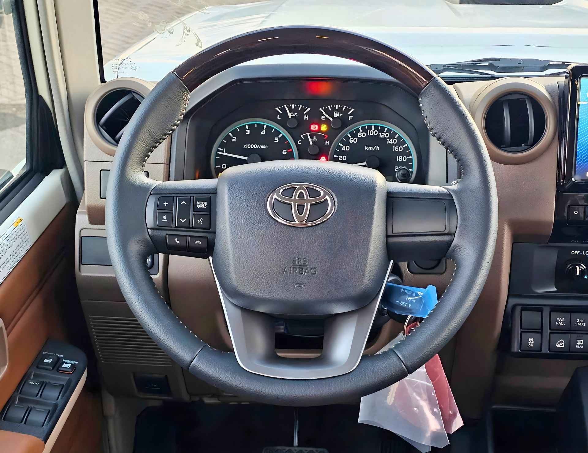 TOYOTA LANDCRUISER HARDTOP LX LC76 2026 PETROL V6 4.0L A/T - Image 11
