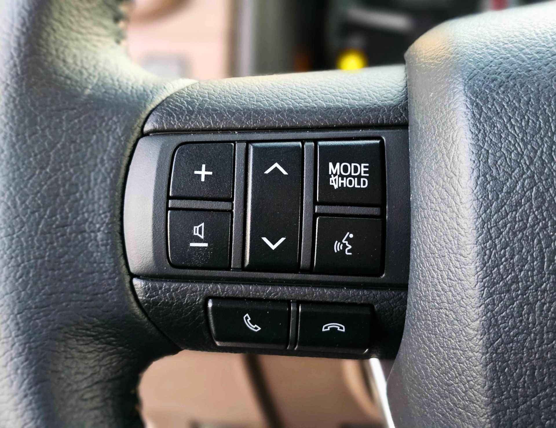 TOYOTA LANDCRUISER HARDTOP LX LC76 2026 PETROL V6 4.0L A/T - Image 17
