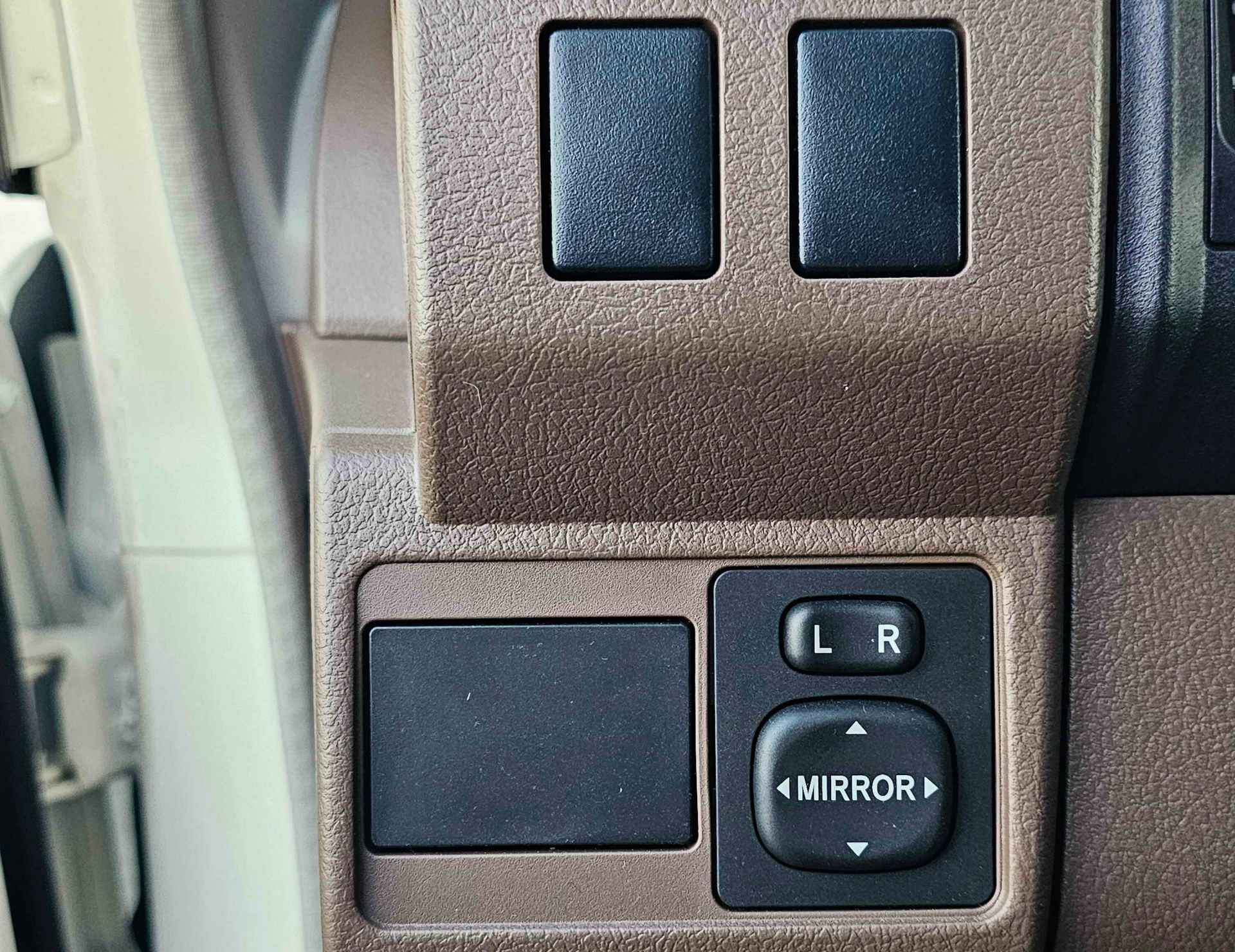 TOYOTA LANDCRUISER HARDTOP LX LC76 2026 PETROL V6 4.0L A/T - Image 19