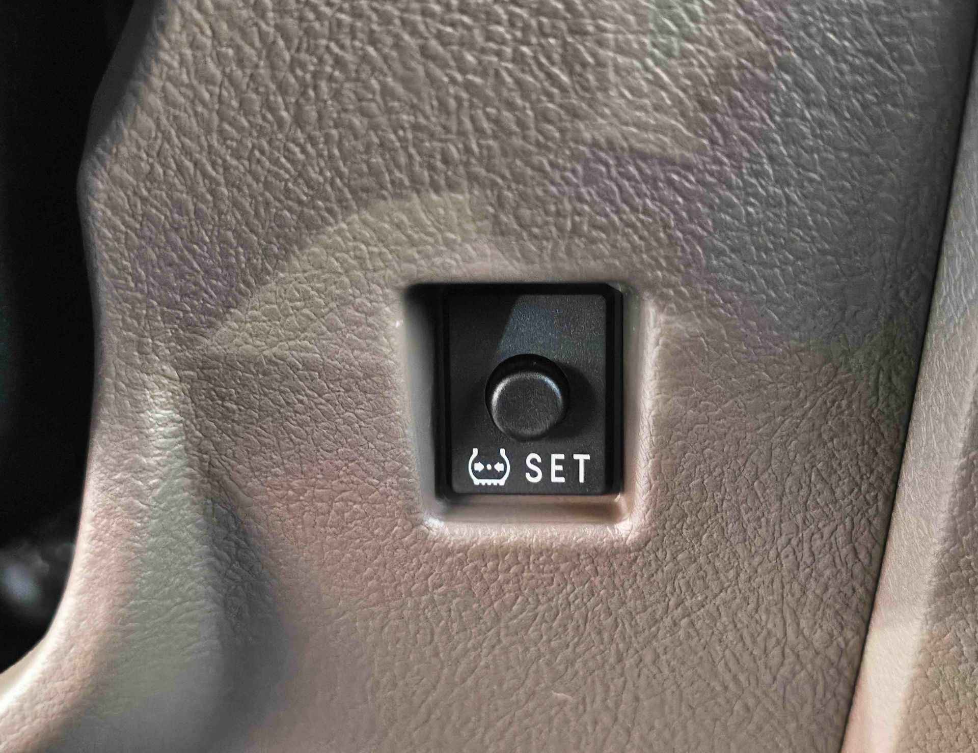 TOYOTA LANDCRUISER HARDTOP LX LC76 2026 PETROL V6 4.0L A/T - Image 20