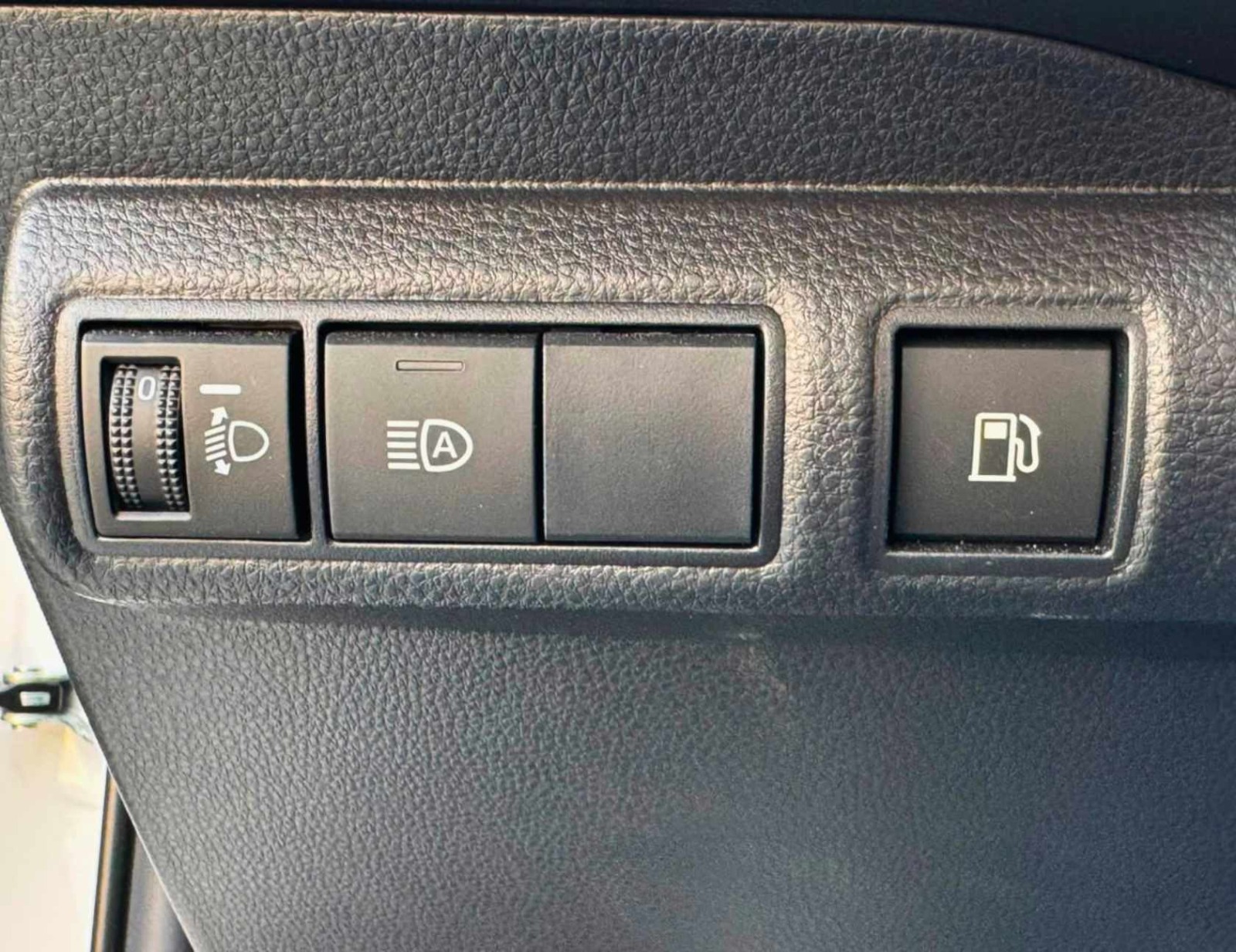 TOYOTA COROLLA HYBRID ELITE NEW SHAPE 2026 PETROL V4 1.8L A/T - Image 18