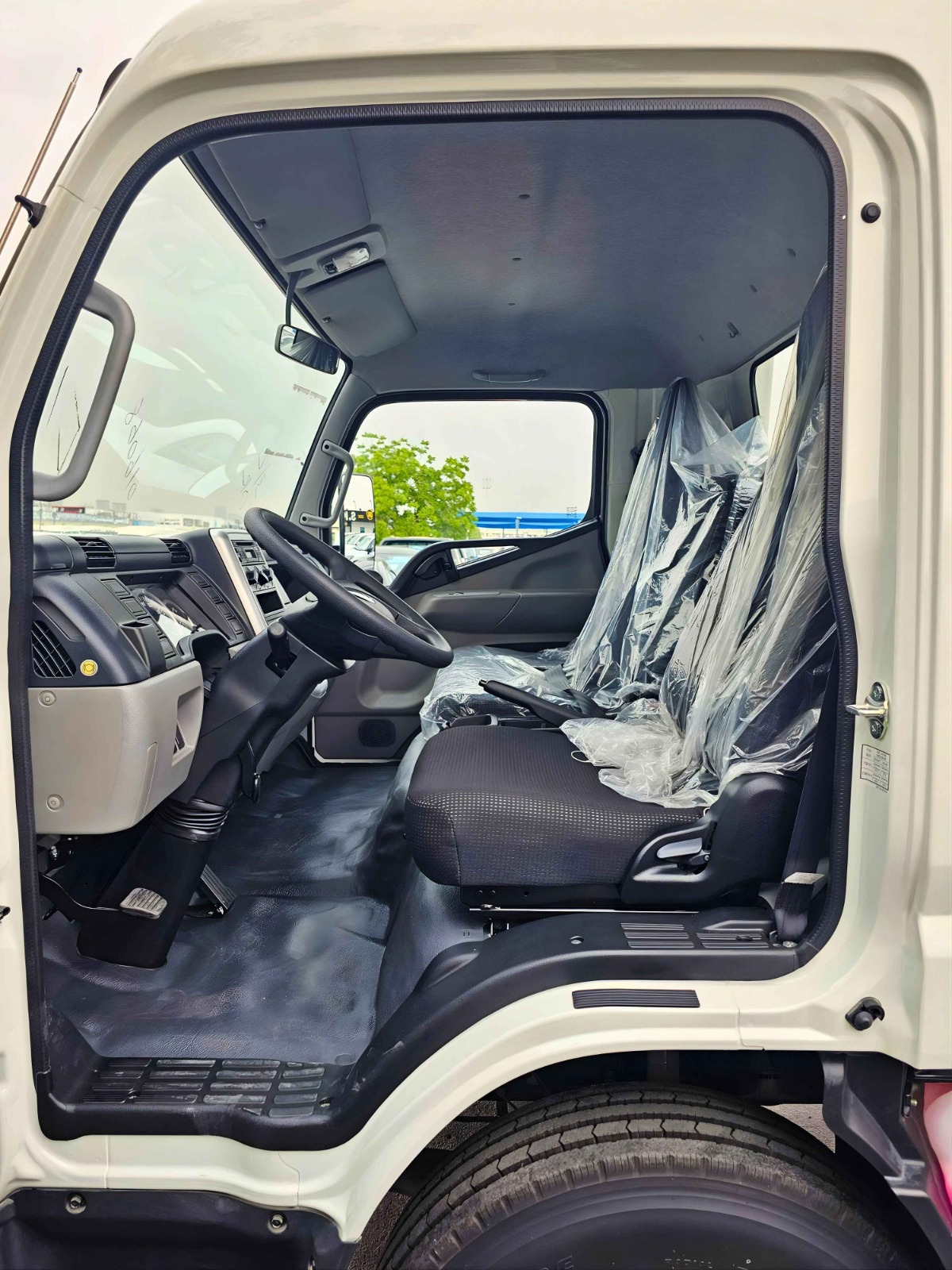 MITSUBISHI FUSO CANTER CARGO 2026 DIESEL V6 4.2L M/T - Image 6