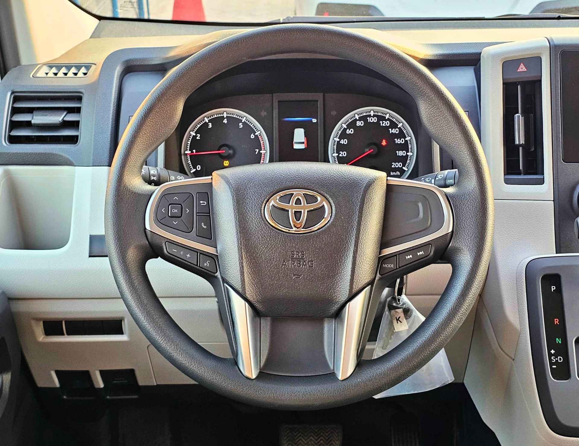 TOYOTA HIACE CARGO MIDROOF 2026 PETROL 3.5L V6 A/T - Image 12