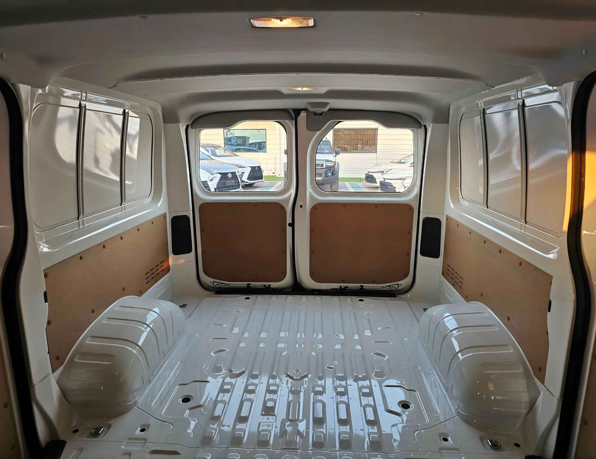 TOYOTA HIACE CARGO MIDROOF 2026 PETROL 3.5L V6 A/T - Image 28