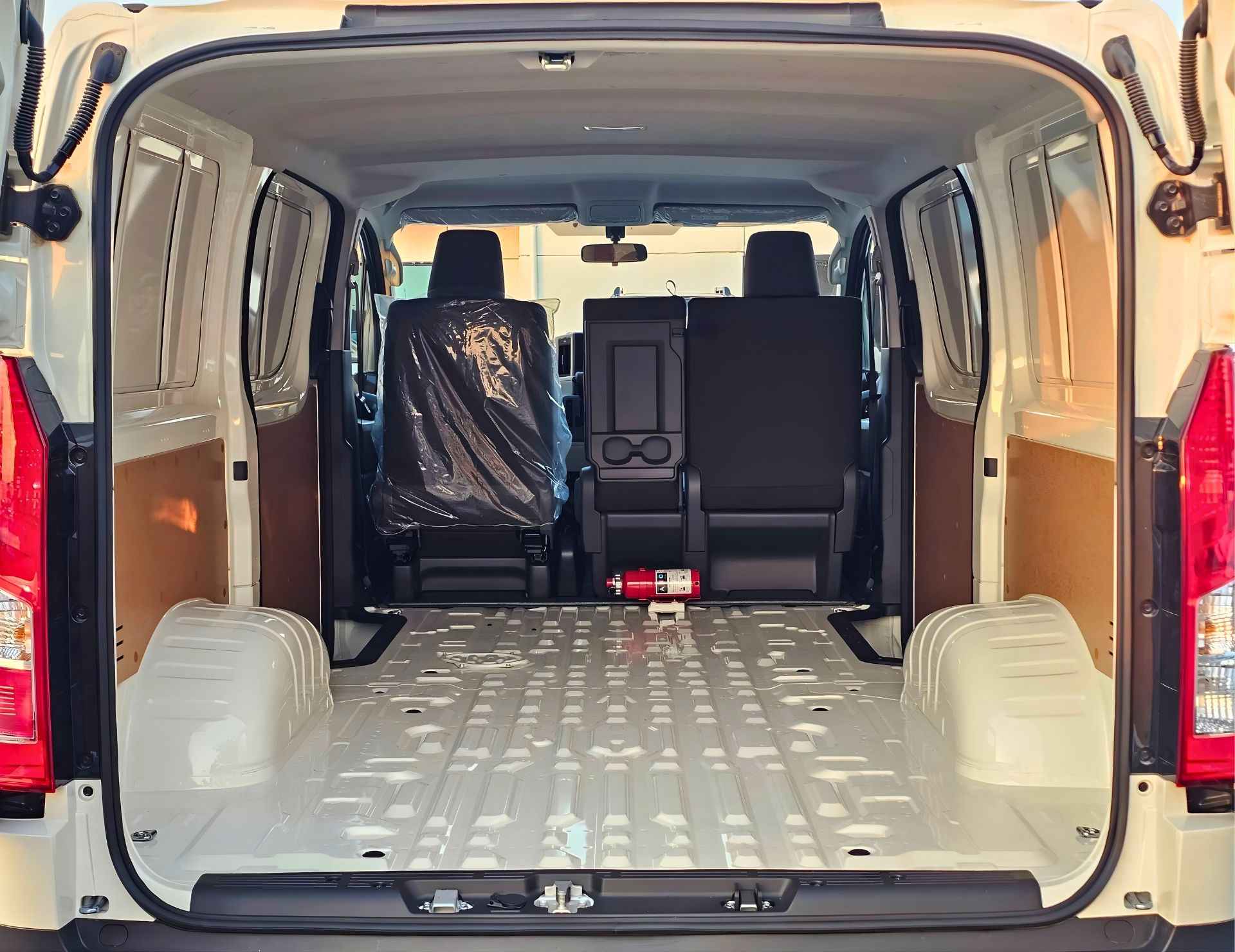 TOYOTA HIACE CARGO MIDROOF 2026 PETROL 3.5L V6 A/T - Image 29