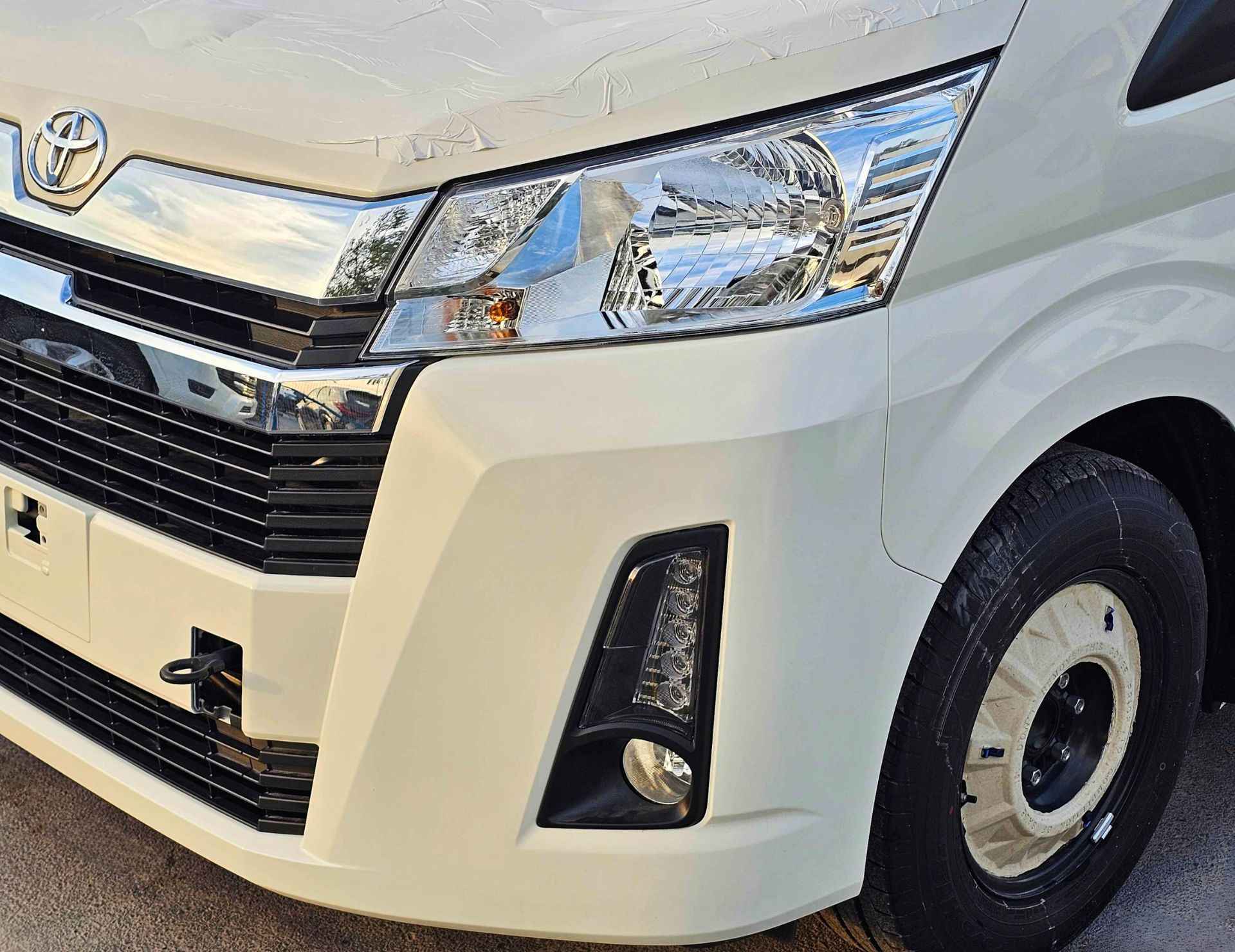 TOYOTA HIACE HIGHROOF GL 2026 DIESEL V4 2.8L A/T - Image 4