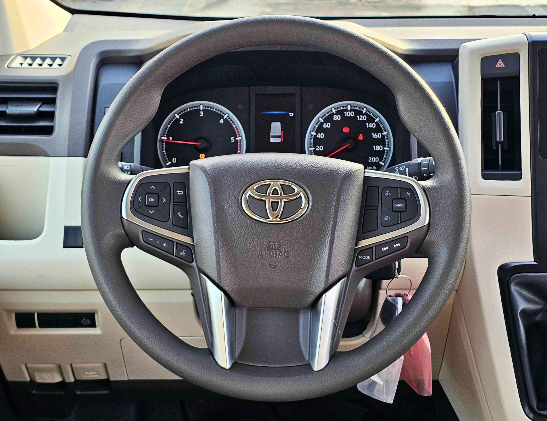 TOYOTA HIACE HIGHROOF GL 2026 DIESEL V4 2.8L A/T - Image 9