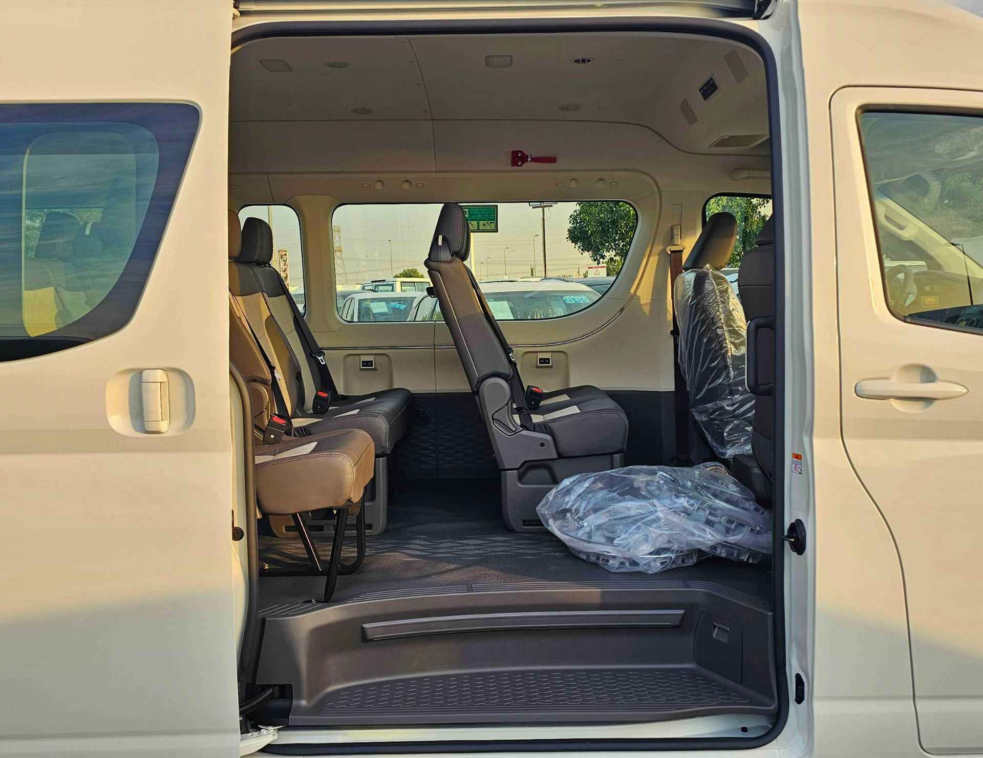 TOYOTA HIACE HIGHROOF GL 2026 DIESEL V4 2.8L A/T - Image 15